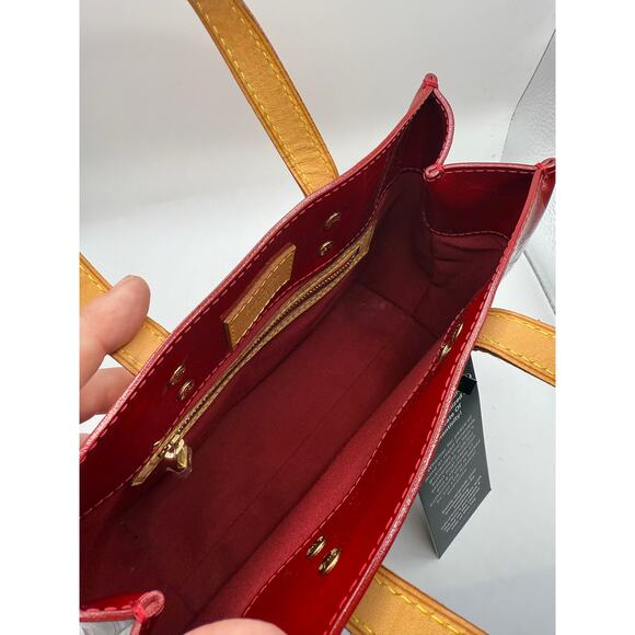 Louis Vuitton Monogram Vernis Reade PM Handbag in Red Patent Leather - Picture 7 of 8